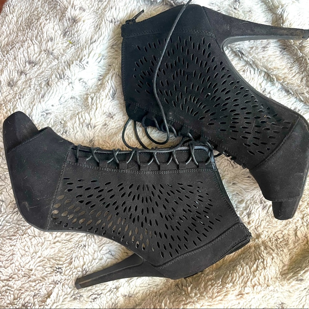 fergalicious 9.5 black heels open toe